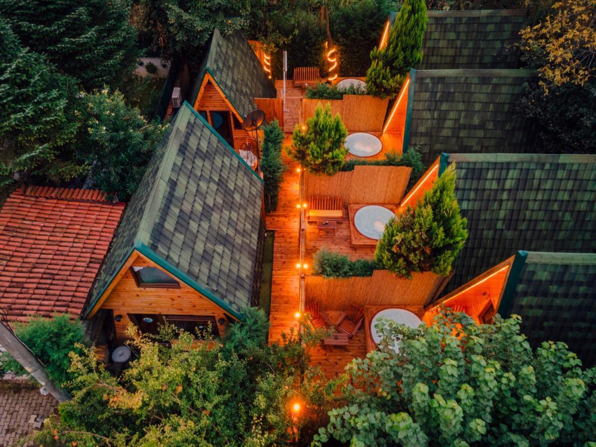 Sapanca Sahil Bungalow Bed & Breakfast Exterior photo